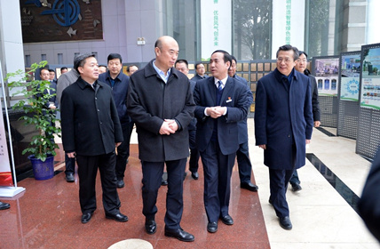 陜西省委副書記、省長(zhǎng)、省政府黨組書記劉國中一行蒞臨陜鼓視察指導(dǎo)工作